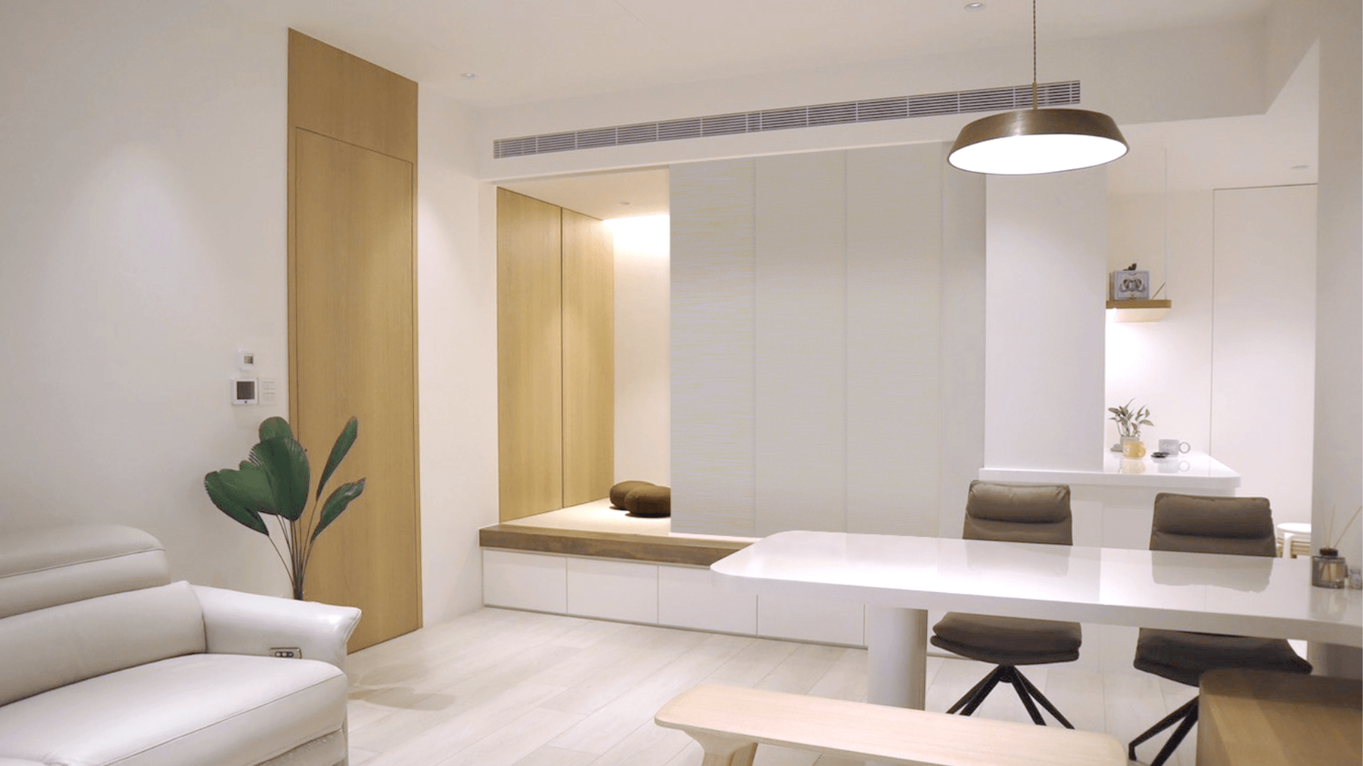 重い引き戸から、軽量パネルカーテンへ